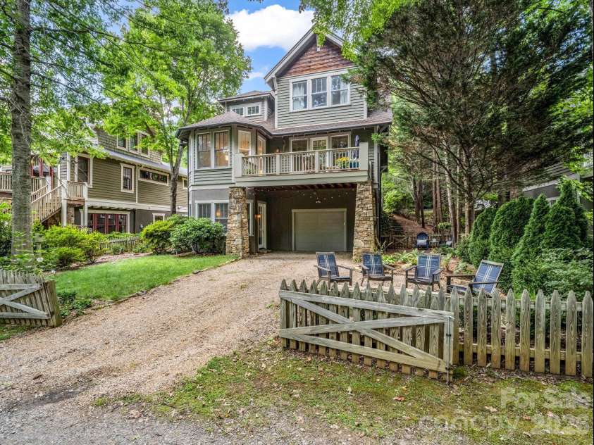 47 Cheshire Drive, Black Mountain, NC 28711.  MLS# CAR4385711, YatesRealty ID 29831. 