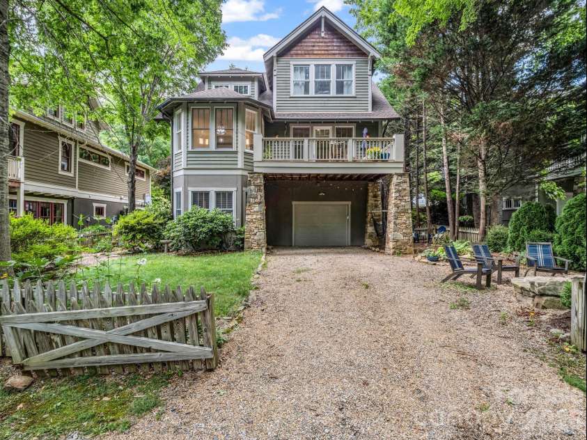 47 Cheshire Drive, Black Mountain, NC 28711.  MLS# CAR4385711, YatesRealty ID 29831. 
