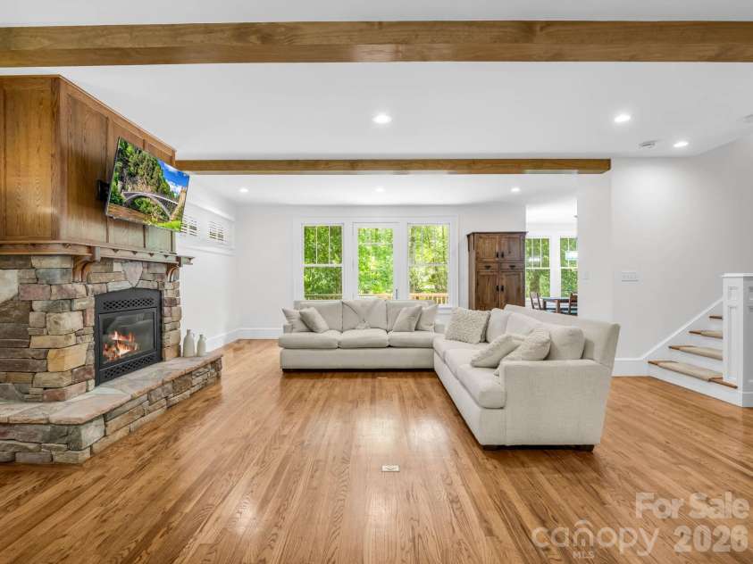 47 Cheshire Drive, Black Mountain, NC 28711.  MLS# CAR4385711, YatesRealty ID 29831. 