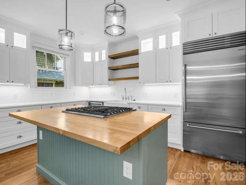47 Cheshire Drive, Black Mountain, NC 28711.  MLS# CAR4385711, YatesRealty ID 29831. 