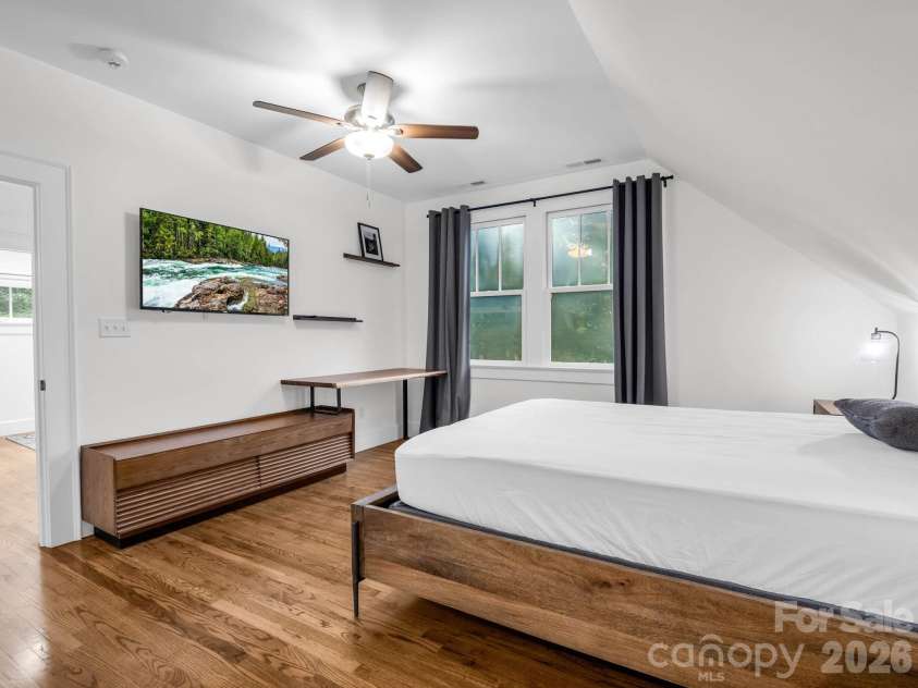 47 Cheshire Drive, Black Mountain, NC 28711.  MLS# CAR4385711, YatesRealty ID 29831. 