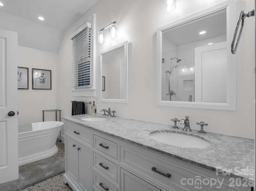 47 Cheshire Drive, Black Mountain, NC 28711.  MLS# CAR4385711, YatesRealty ID 29831. 