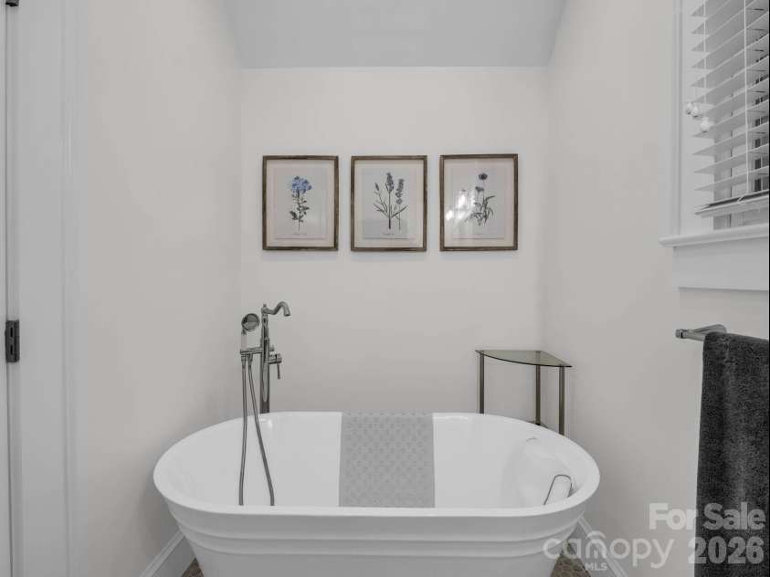 47 Cheshire Drive, Black Mountain, NC 28711.  MLS# CAR4385711, YatesRealty ID 29831. 