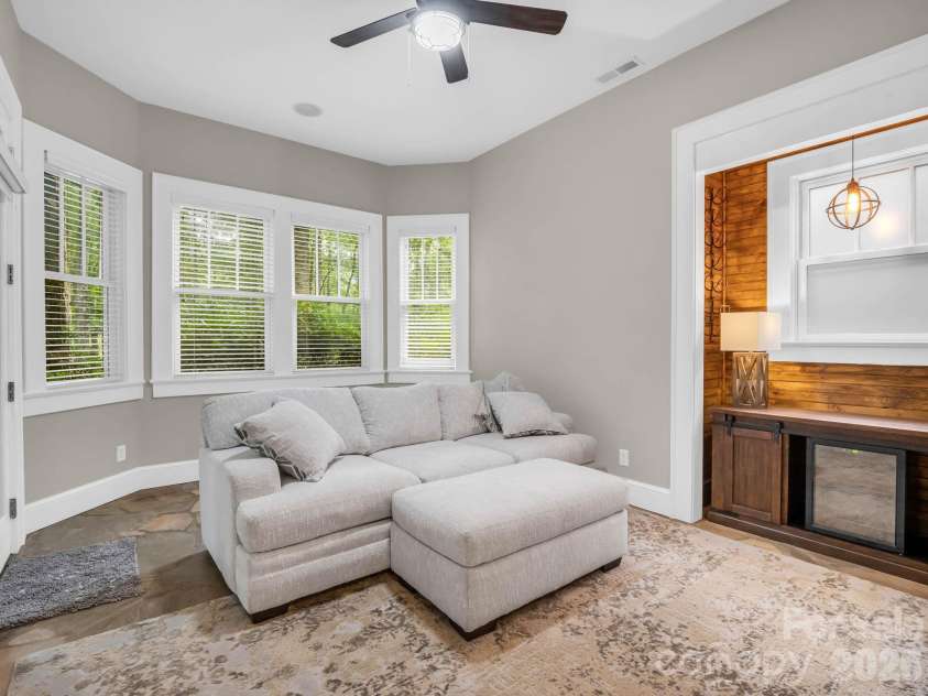 47 Cheshire Drive, Black Mountain, NC 28711.  MLS# CAR4385711, YatesRealty ID 29831. 