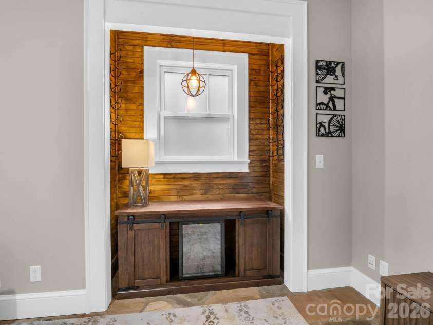 47 Cheshire Drive, Black Mountain, NC 28711.  MLS# CAR4385711, YatesRealty ID 29831. 