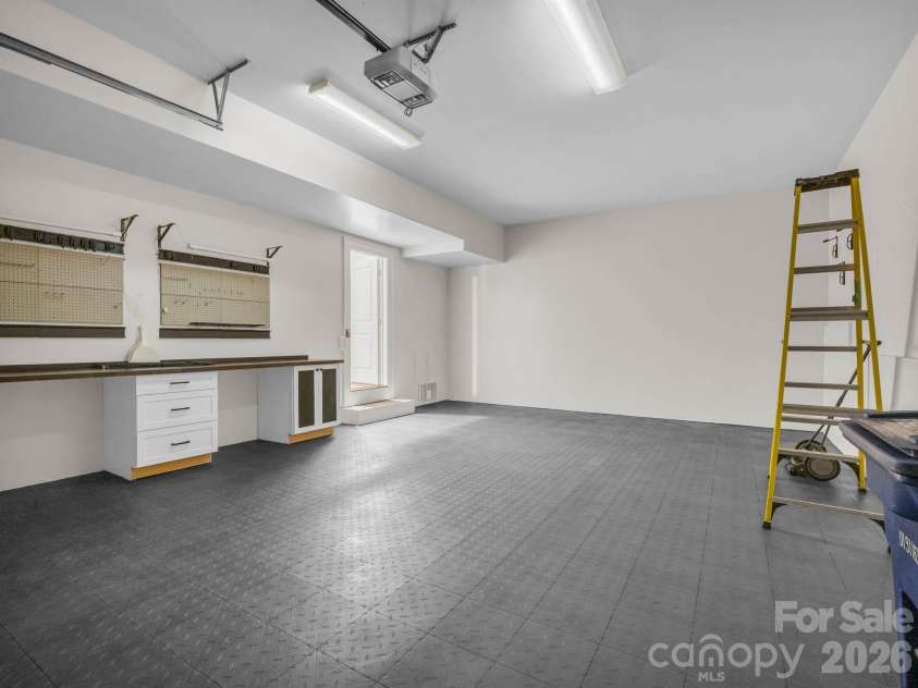 47 Cheshire Drive, Black Mountain, NC 28711.  MLS# CAR4385711, YatesRealty ID 29831. 