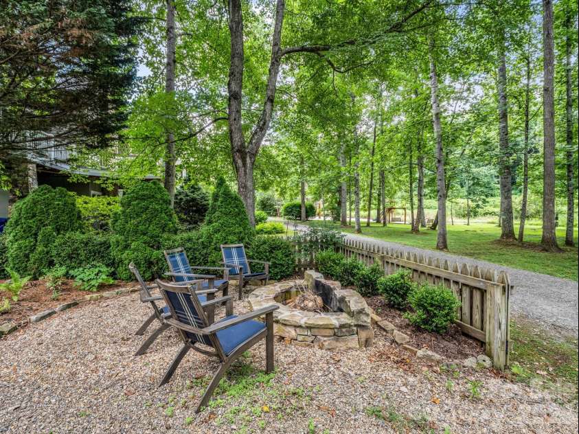 47 Cheshire Drive, Black Mountain, NC 28711.  MLS# CAR4385711, YatesRealty ID 29831. 