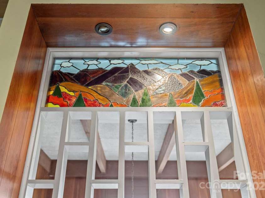 21 Rhododendron Road, Black Mountain, NC 28711.  MLS# CAR4266753, YatesRealty ID 29832. 