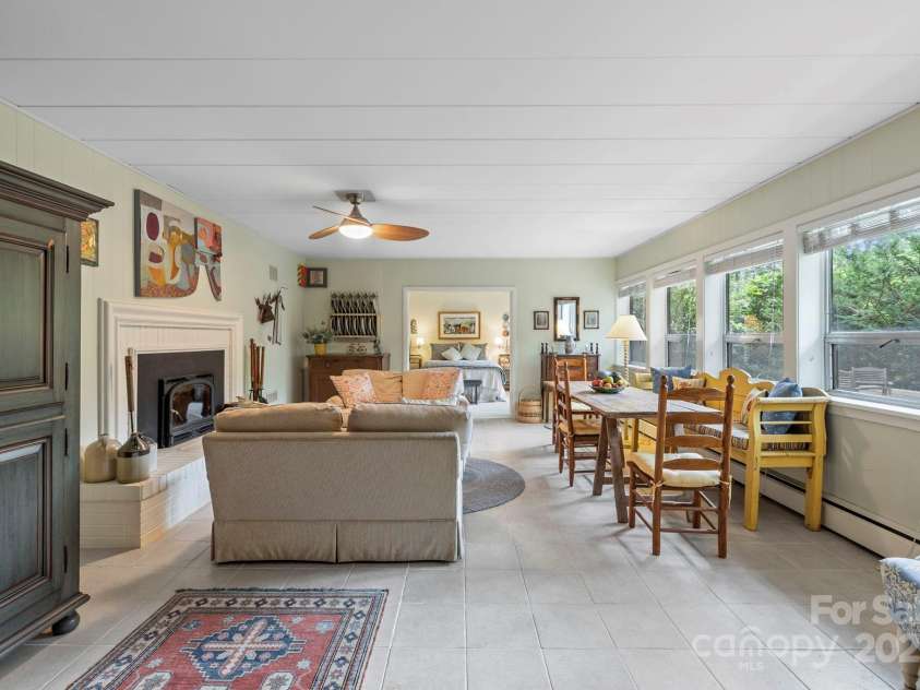 21 Rhododendron Road, Black Mountain, NC 28711.  MLS# CAR4266753, YatesRealty ID 29832. 