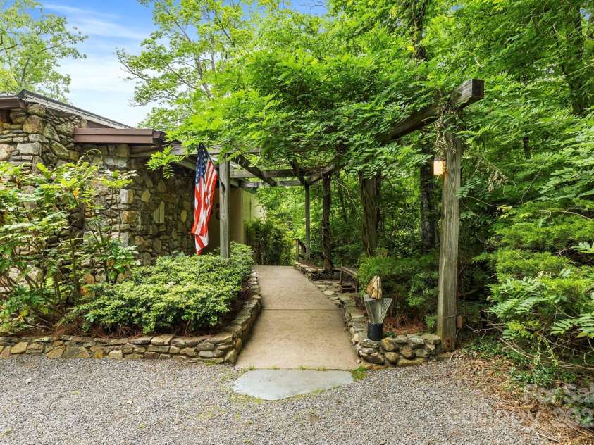 21 Rhododendron Road, Black Mountain, NC 28711.  MLS# CAR4266753, YatesRealty ID 29832. 