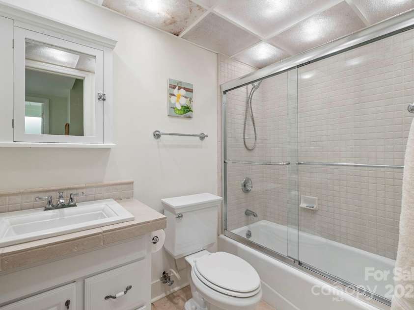 21 Rhododendron Road, Black Mountain, NC 28711.  MLS# CAR4266753, YatesRealty ID 29832. Full Bath~ basement