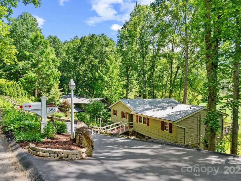 386 Country Club Drive, Canton, NC 28716.  MLS# CAR4272951, YatesRealty ID 29833. Driveway Entry