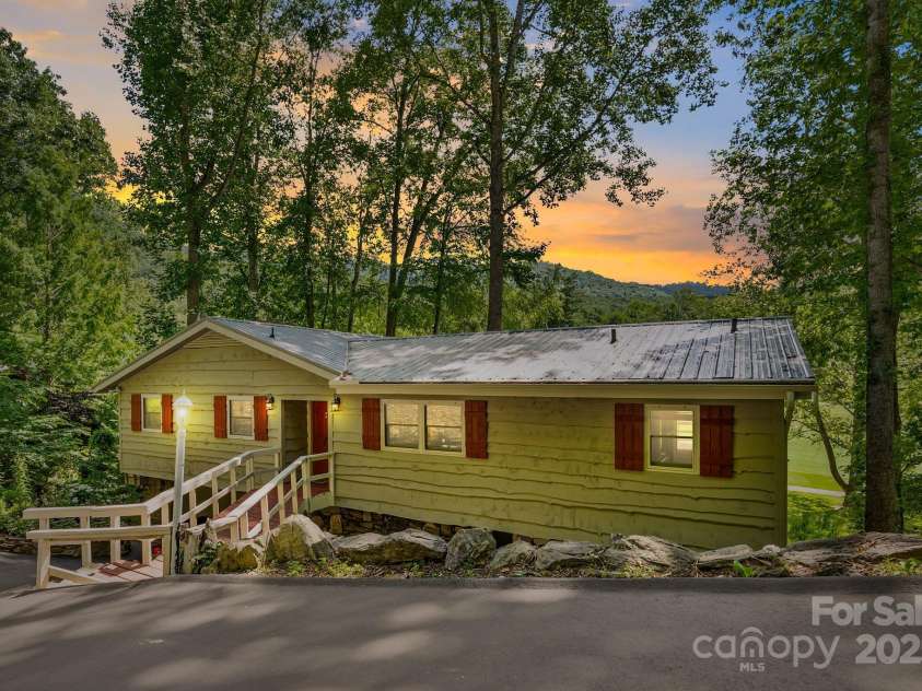 386 Country Club Drive, Canton, NC 28716.  MLS# CAR4272951, YatesRealty ID 29833. Front
