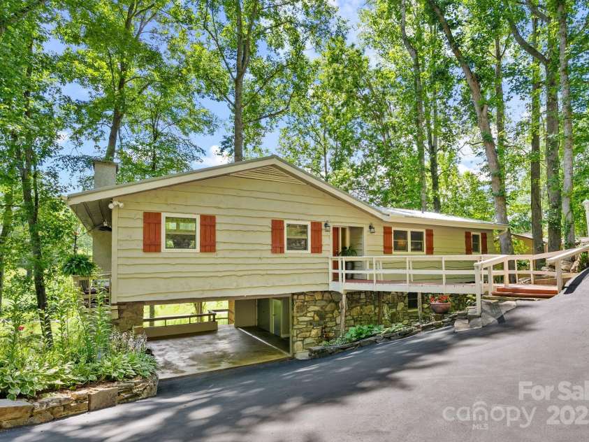 386 Country Club Drive, Canton, NC 28716.  MLS# CAR4272951, YatesRealty ID 29833. Front