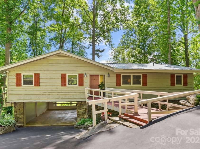 386 Country Club Drive, Canton, NC 28716.  MLS# CAR4272951, YatesRealty ID 29833. Front