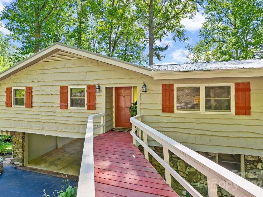 386 Country Club Drive, Canton, NC 28716.  MLS# CAR4272951, YatesRealty ID 29833. Front