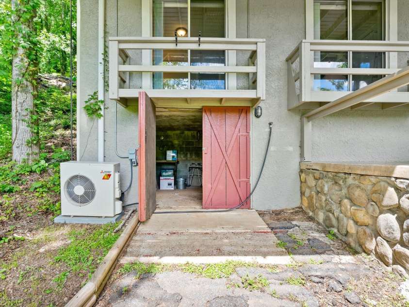 386 Country Club Drive, Canton, NC 28716.  MLS# CAR4272951, YatesRealty ID 29833. Golf Cart Garage