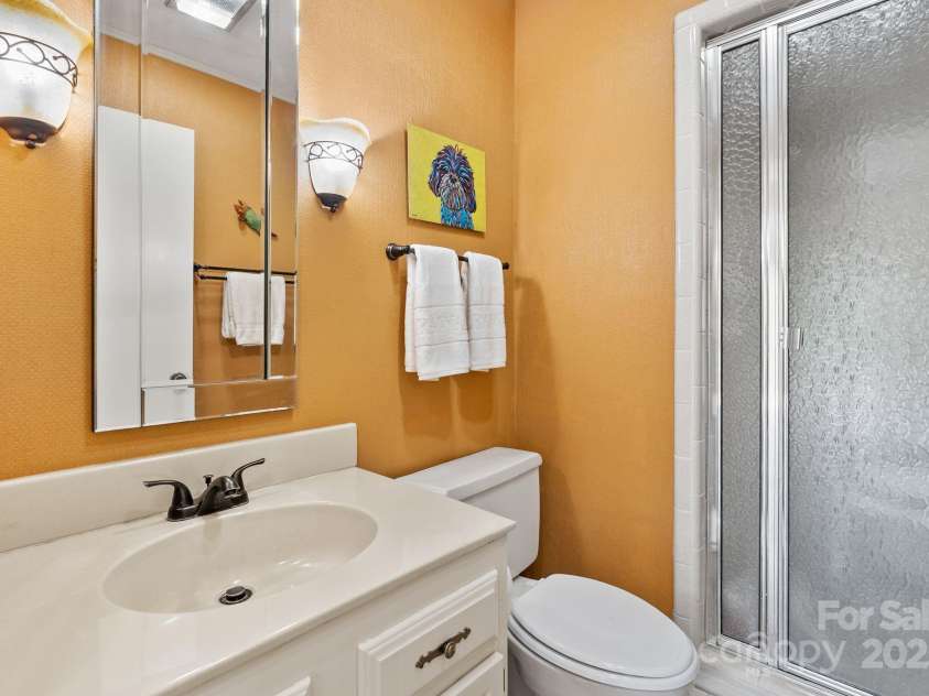 386 Country Club Drive, Canton, NC 28716.  MLS# CAR4272951, YatesRealty ID 29833. Hall Bath