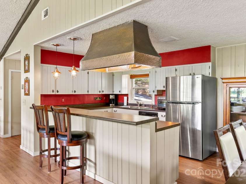 386 Country Club Drive, Canton, NC 28716.  MLS# CAR4272951, YatesRealty ID 29833. Kitchen