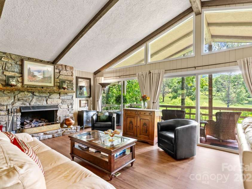 386 Country Club Drive, Canton, NC 28716.  MLS# CAR4272951, YatesRealty ID 29833. Living Room