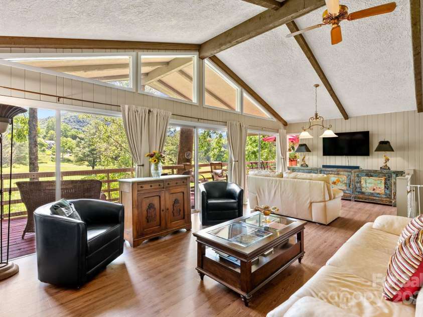 386 Country Club Drive, Canton, NC 28716.  MLS# CAR4272951, YatesRealty ID 29833. Living Room