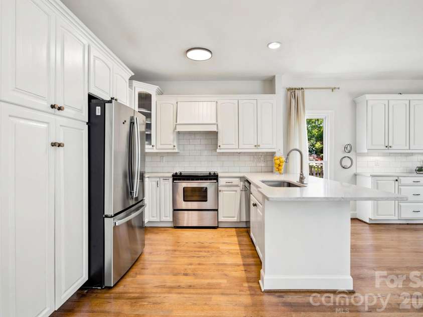 19608 Galleon View, Cornelius, NC 28031.  MLS# CAR4388551, YatesRealty ID 29835. 
