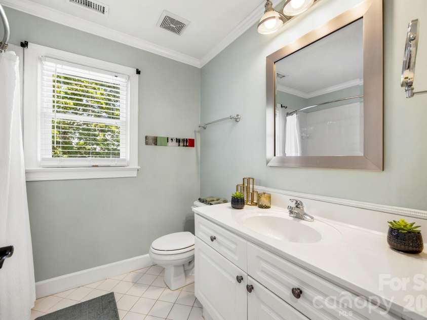19608 Galleon View, Cornelius, NC 28031.  MLS# CAR4388551, YatesRealty ID 29835. 
