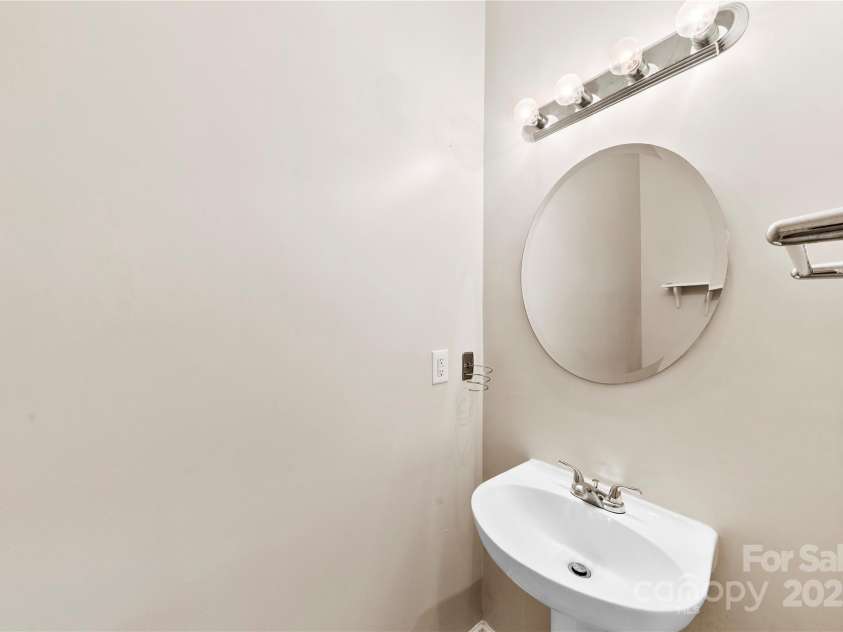 15263 Eric Kyle Drive, Huntersville, NC 28078.  MLS# CAR4278943, YatesRealty ID 29836. Half Bath