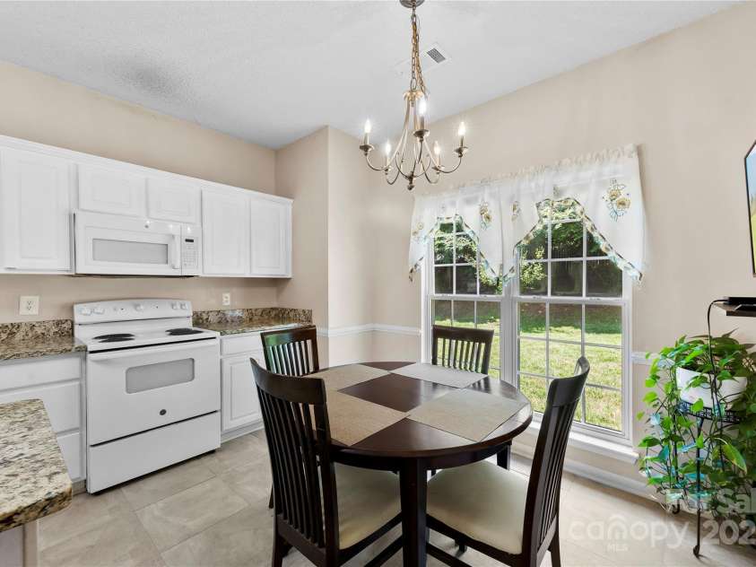 15263 Eric Kyle Drive, Huntersville, NC 28078.  MLS# CAR4278943, YatesRealty ID 29836. Seating Area