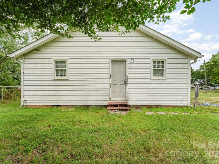 1015 Mclain Road, Kannapolis, NC 28083.  MLS# CAR4278080, YatesRealty ID 29837. 