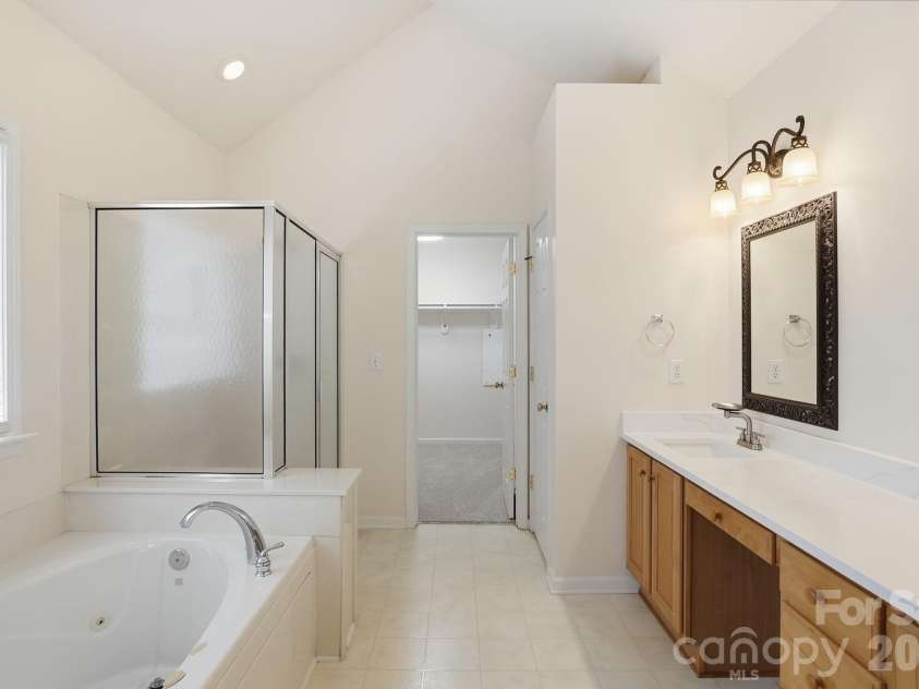 2940 Shady Reach Lane, Charlotte, NC 28214.  MLS# CAR4391013, YatesRealty ID 29837. 