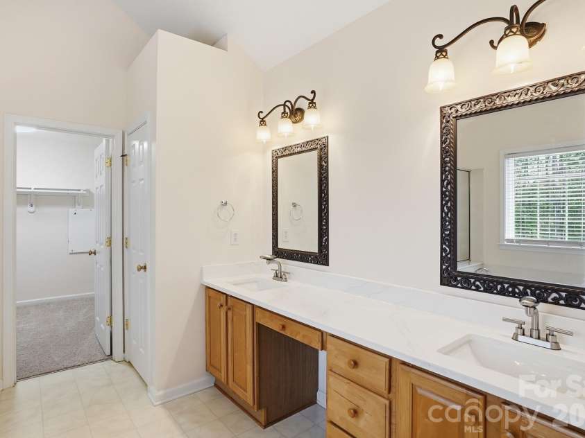 2940 Shady Reach Lane, Charlotte, NC 28214.  MLS# CAR4391013, YatesRealty ID 29837. 
