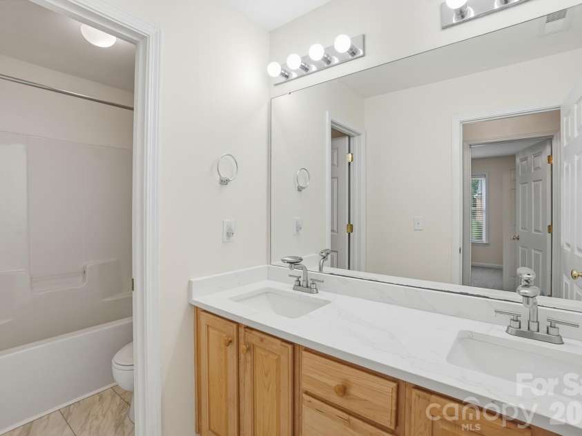2940 Shady Reach Lane, Charlotte, NC 28214.  MLS# CAR4391013, YatesRealty ID 29837. 
