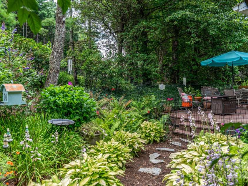 136 Fawn Lane, Roaring Gap, NC 28668.  MLS# CAR4285140, YatesRealty ID 29838. 