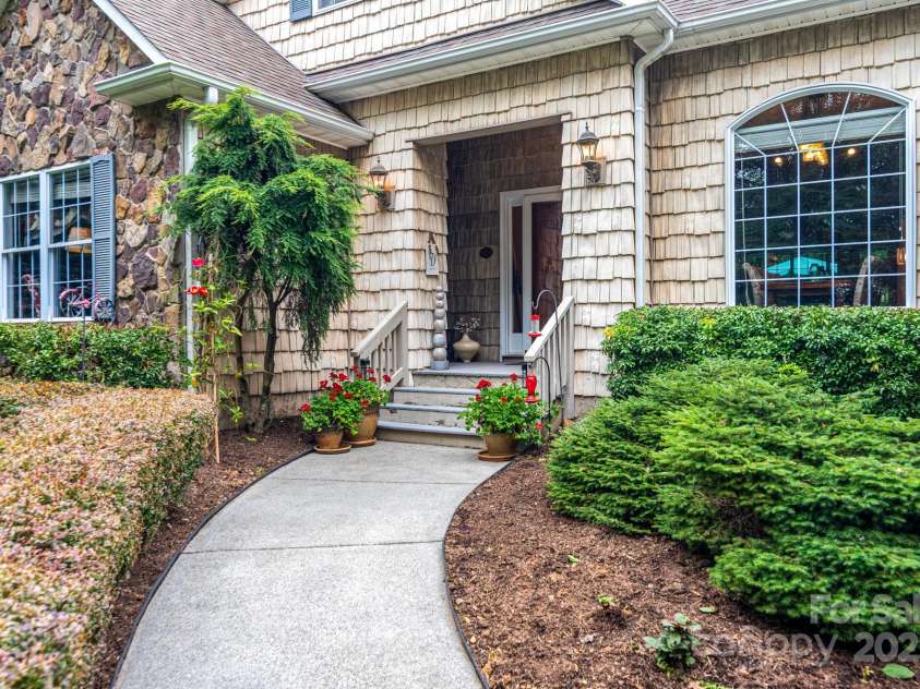 136 Fawn Lane, Roaring Gap, NC 28668.  MLS# CAR4285140, YatesRealty ID 29838. 