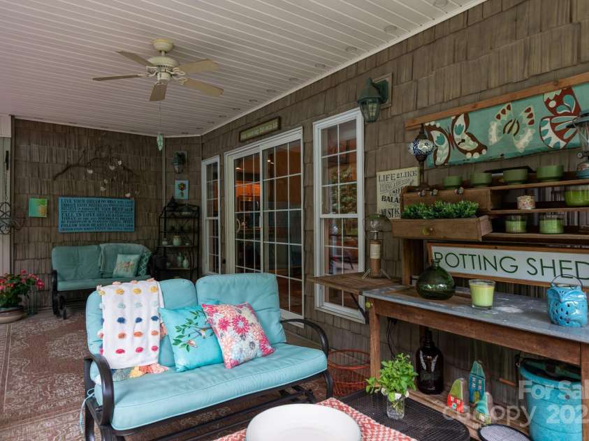 136 Fawn Lane, Roaring Gap, NC 28668.  MLS# CAR4285140, YatesRealty ID 29838. 