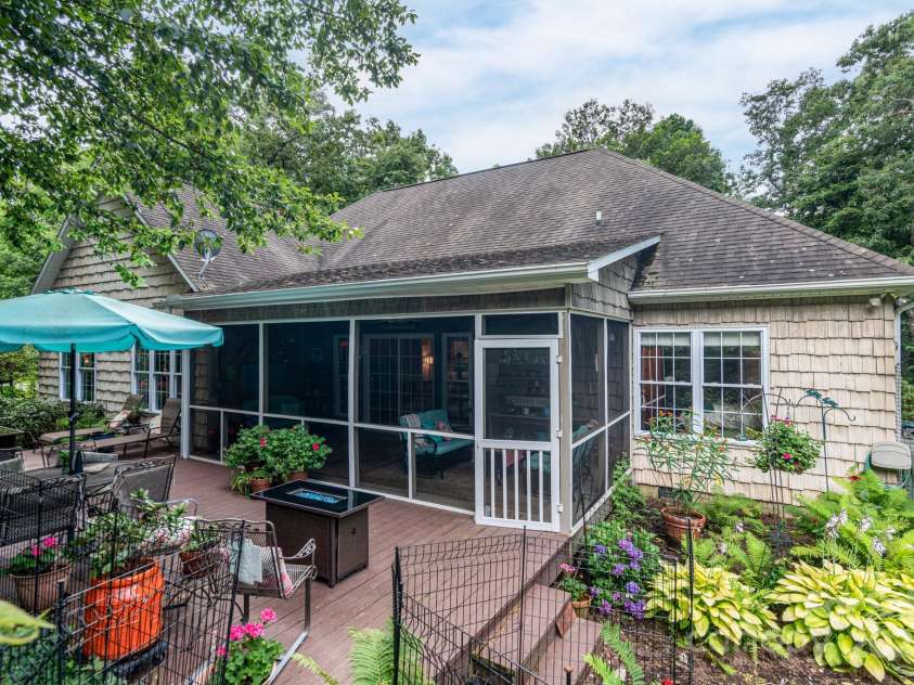 136 Fawn Lane, Roaring Gap, NC 28668.  MLS# CAR4285140, YatesRealty ID 29838. 