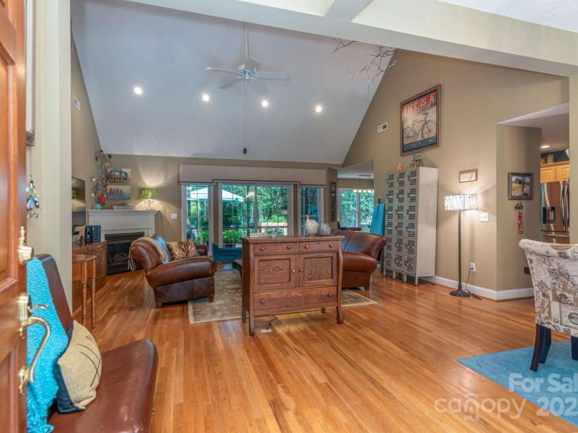 136 Fawn Lane, Roaring Gap, NC 28668.  MLS# CAR4285140, YatesRealty ID 29838. 