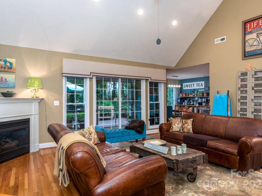 136 Fawn Lane, Roaring Gap, NC 28668.  MLS# CAR4285140, YatesRealty ID 29838. 