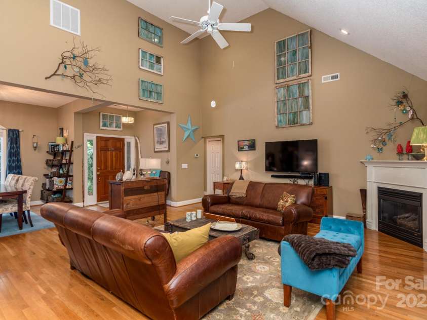 136 Fawn Lane, Roaring Gap, NC 28668.  MLS# CAR4285140, YatesRealty ID 29838. 