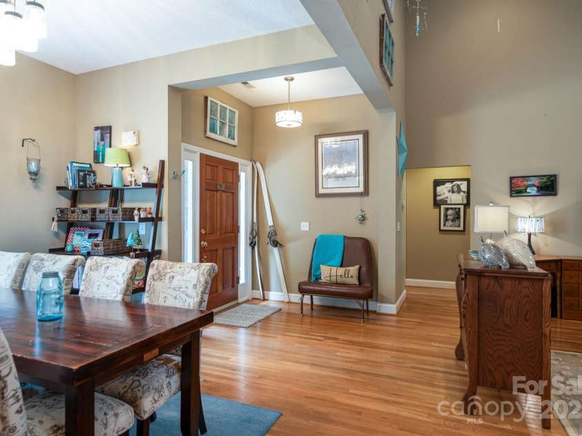 136 Fawn Lane, Roaring Gap, NC 28668.  MLS# CAR4285140, YatesRealty ID 29838. 