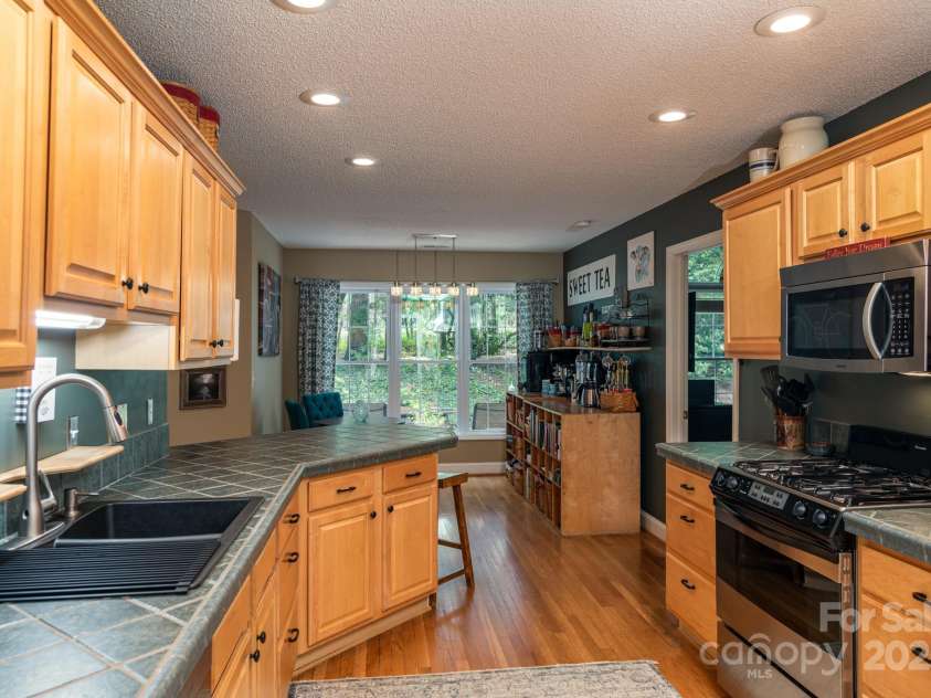 136 Fawn Lane, Roaring Gap, NC 28668.  MLS# CAR4285140, YatesRealty ID 29838. 