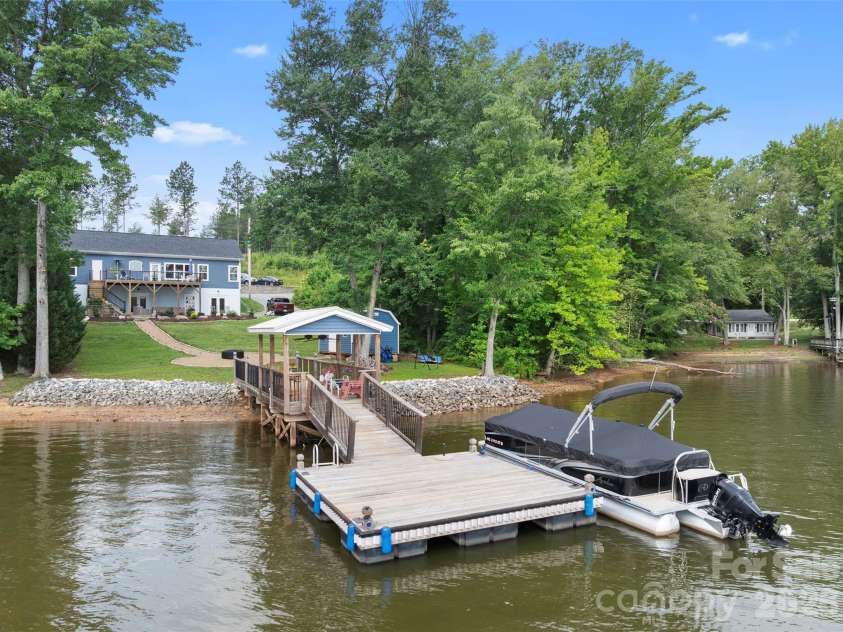645 Riverside Drive, Lexington, NC 27292.  MLS# CAR4393067, YatesRealty ID 29838. 