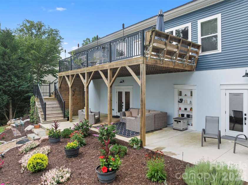 645 Riverside Drive, Lexington, NC 27292.  MLS# CAR4393067, YatesRealty ID 29838. 