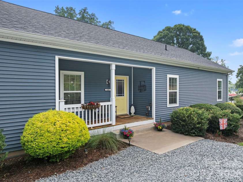 645 Riverside Drive, Lexington, NC 27292.  MLS# CAR4393067, YatesRealty ID 29838. 