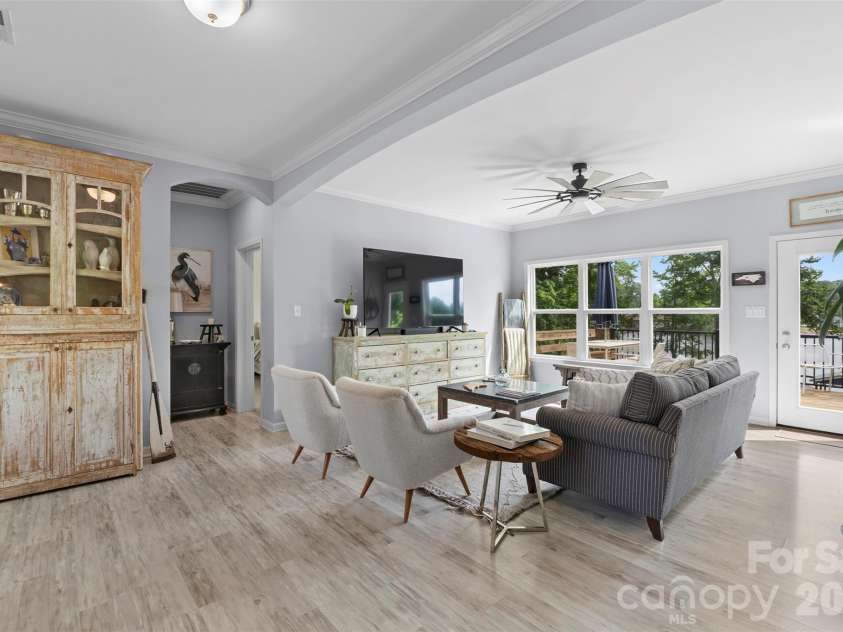 645 Riverside Drive, Lexington, NC 27292.  MLS# CAR4393067, YatesRealty ID 29838. 