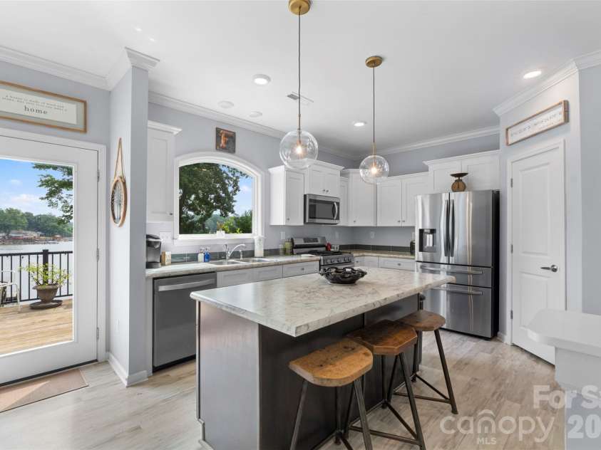 645 Riverside Drive, Lexington, NC 27292.  MLS# CAR4393067, YatesRealty ID 29838. 