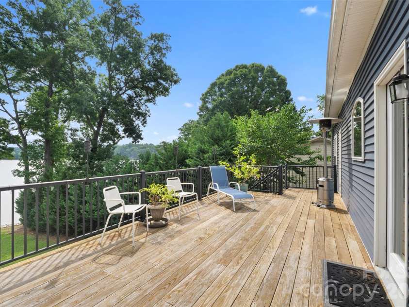 645 Riverside Drive, Lexington, NC 27292.  MLS# CAR4393067, YatesRealty ID 29838. 