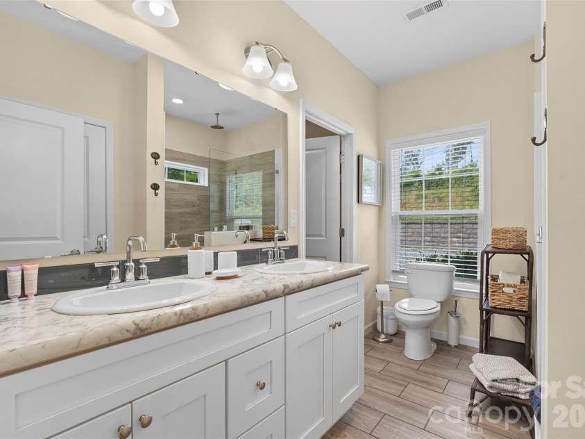 645 Riverside Drive, Lexington, NC 27292.  MLS# CAR4393067, YatesRealty ID 29838. 