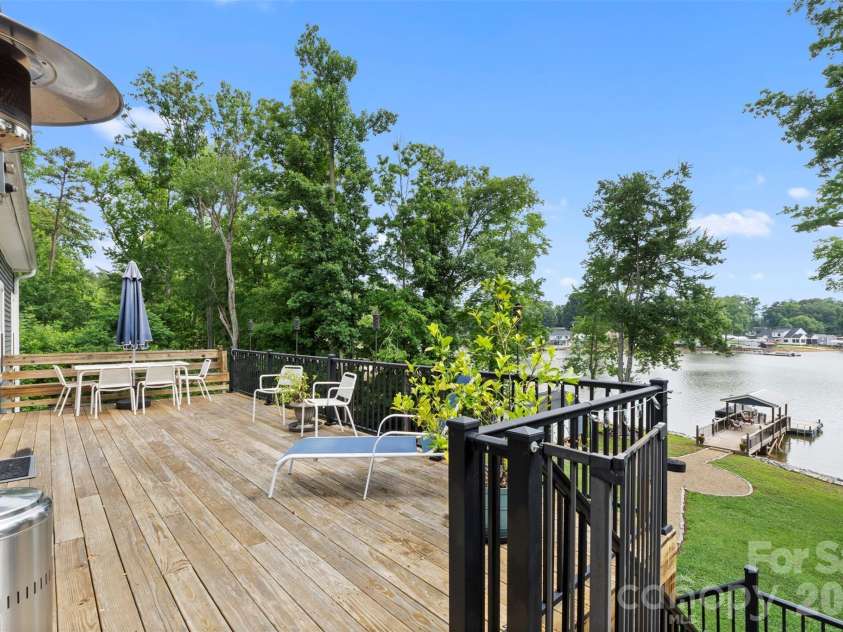 645 Riverside Drive, Lexington, NC 27292.  MLS# CAR4393067, YatesRealty ID 29838. 